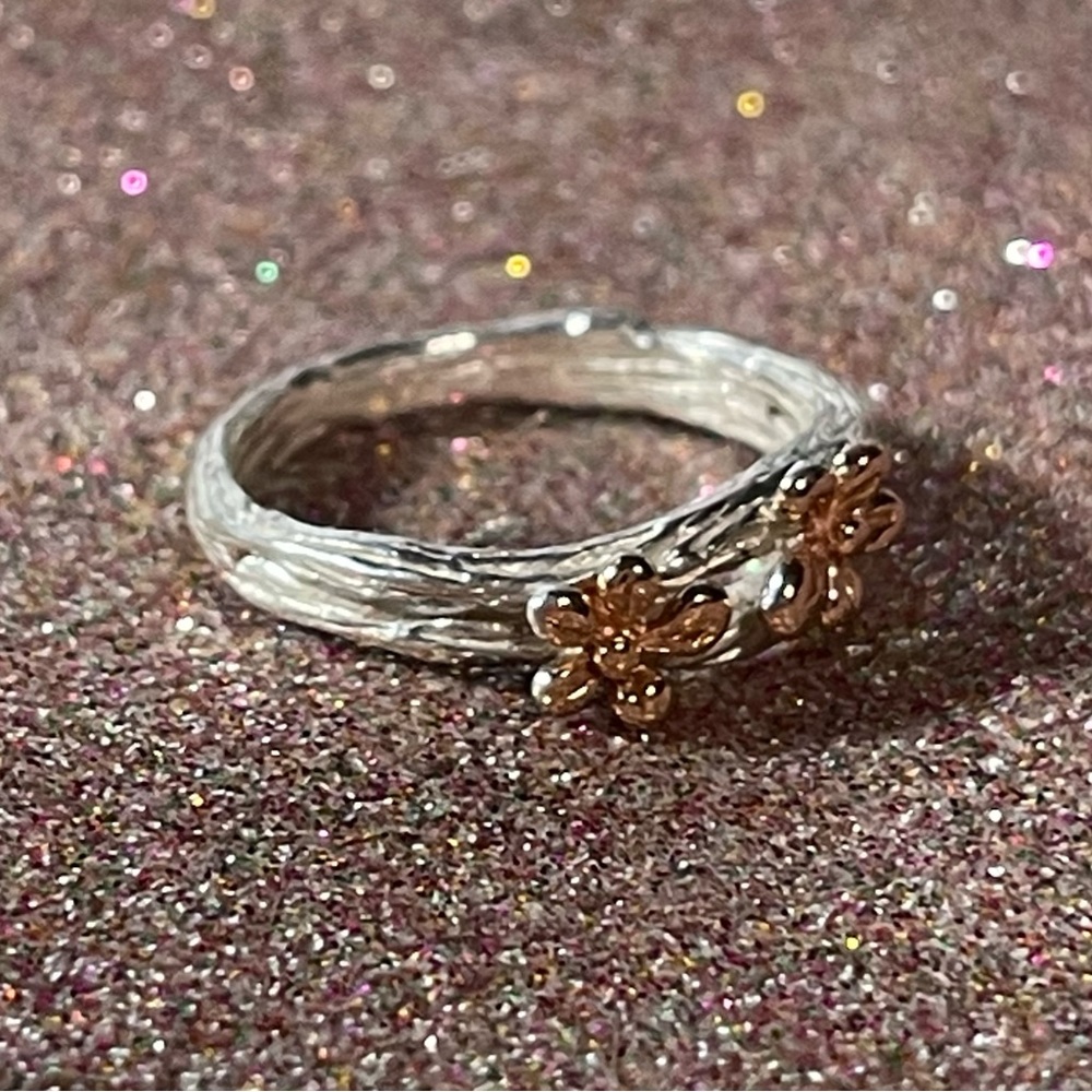 Sterling silver ring with rose gold flowers